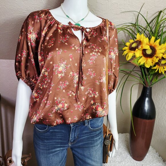 Kylie Paige adorable cottage core satin blouse with floral pattern - Picture 3 of 8